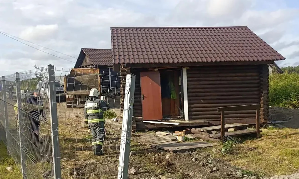 Большегруз в Карелии влетел в жилой дом: водителю стало плохо