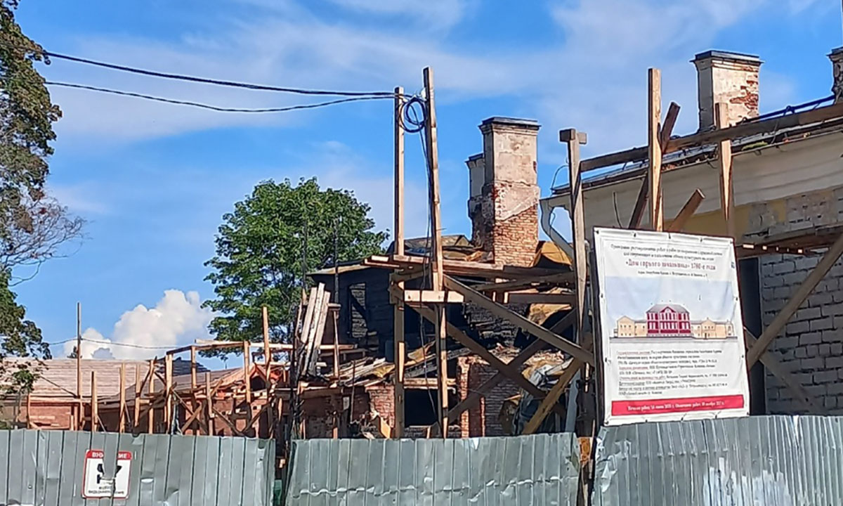 Подрядчик отказывается за свой счет сохранять сгоревший в Петрозаводске Дом горного начальника