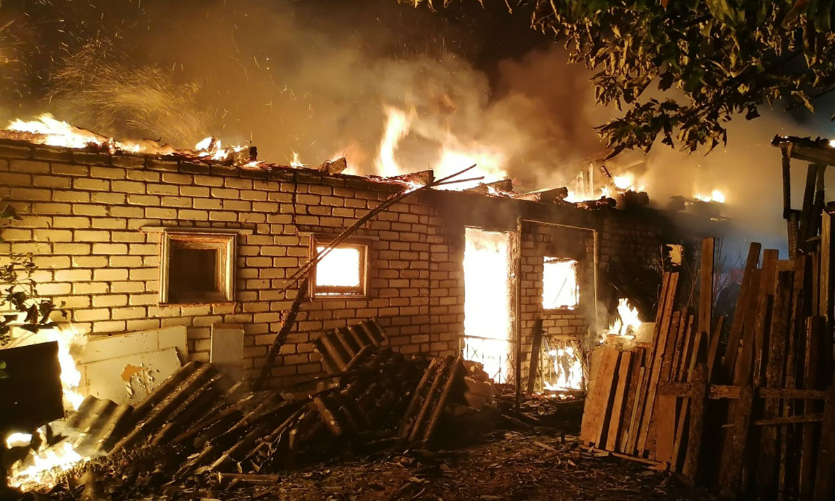 В Карелии глубокой ночью сгорела баня
