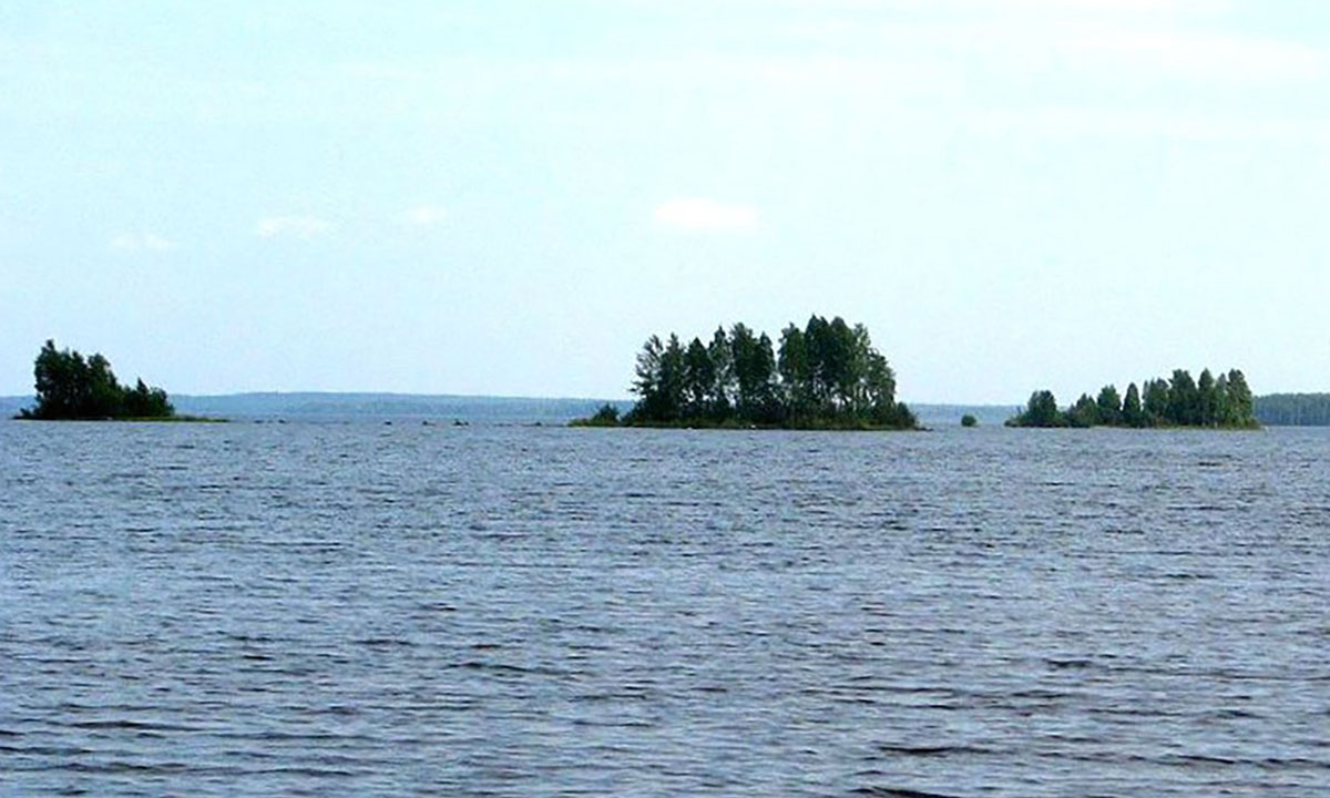 Группу из 14 человек унесло на лодках в Ладожское озеро