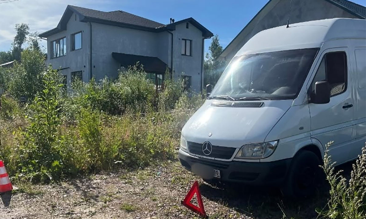 В Петрозаводске микроавтобус наехал на пешехода