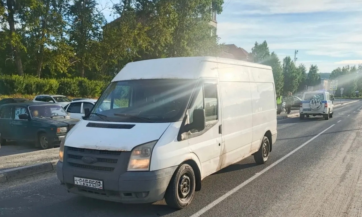 В Карелии девушка попала под колеса, внезапно выбежав на трассу