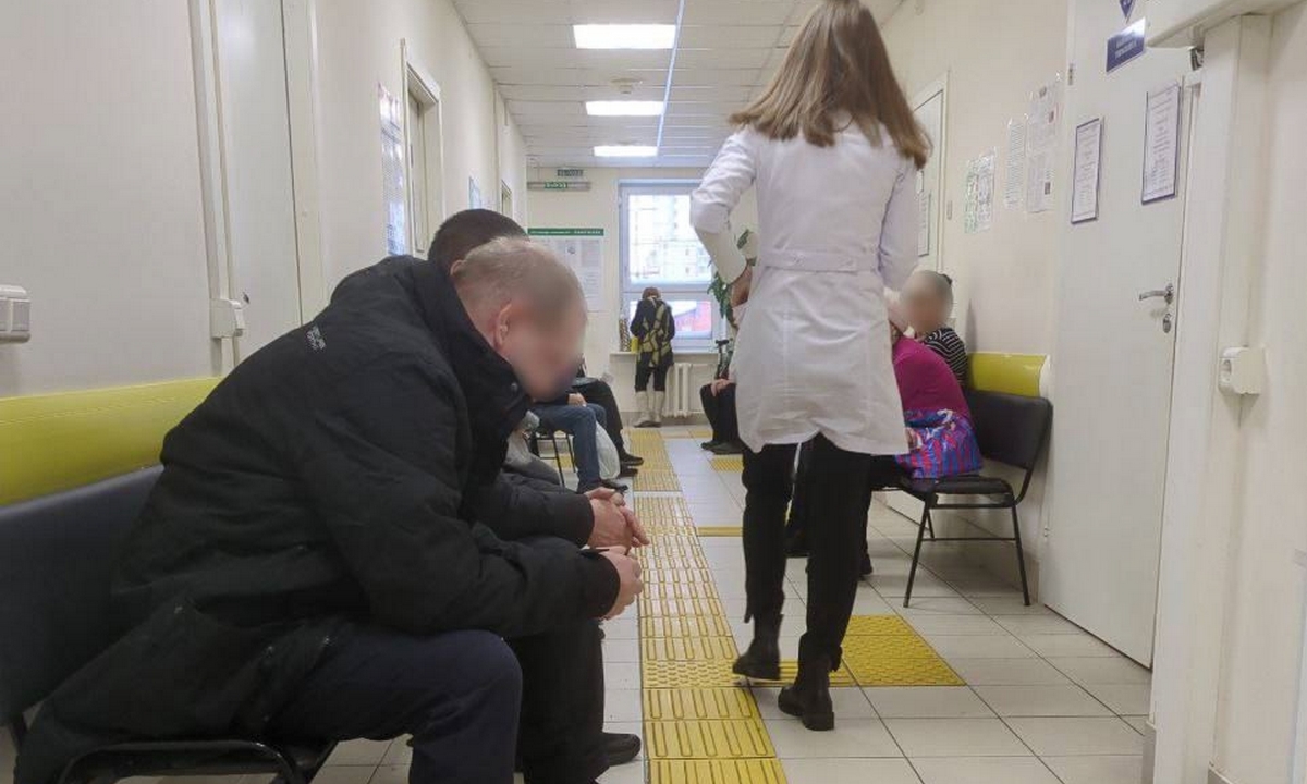 «Им полминуты надо»: 15-минутный норматив времени приема у врача хотят отменить