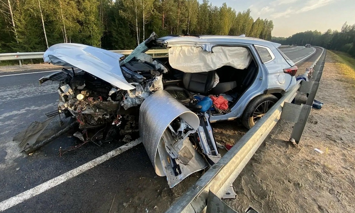 В Карелии погиб водитель, врезавшийся в машину с туристами