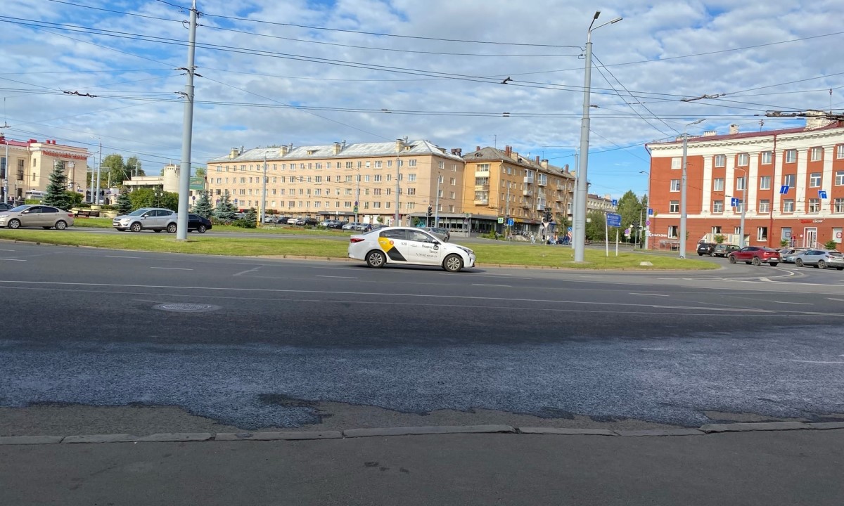 Таксистам в Петрозаводске предложили отдать одну из заправок