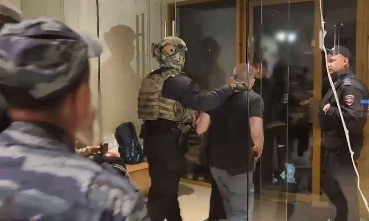 В Петрозаводске полиция нагрянула в ночной клуб, около которого произошла драка с оружием