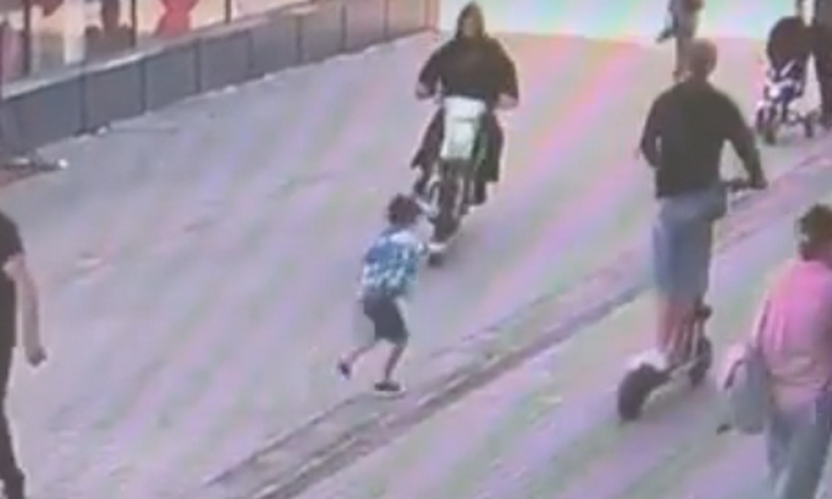 Появилось видео, как велосипедист сбил пятилетнего ребенка в Петрозаводске