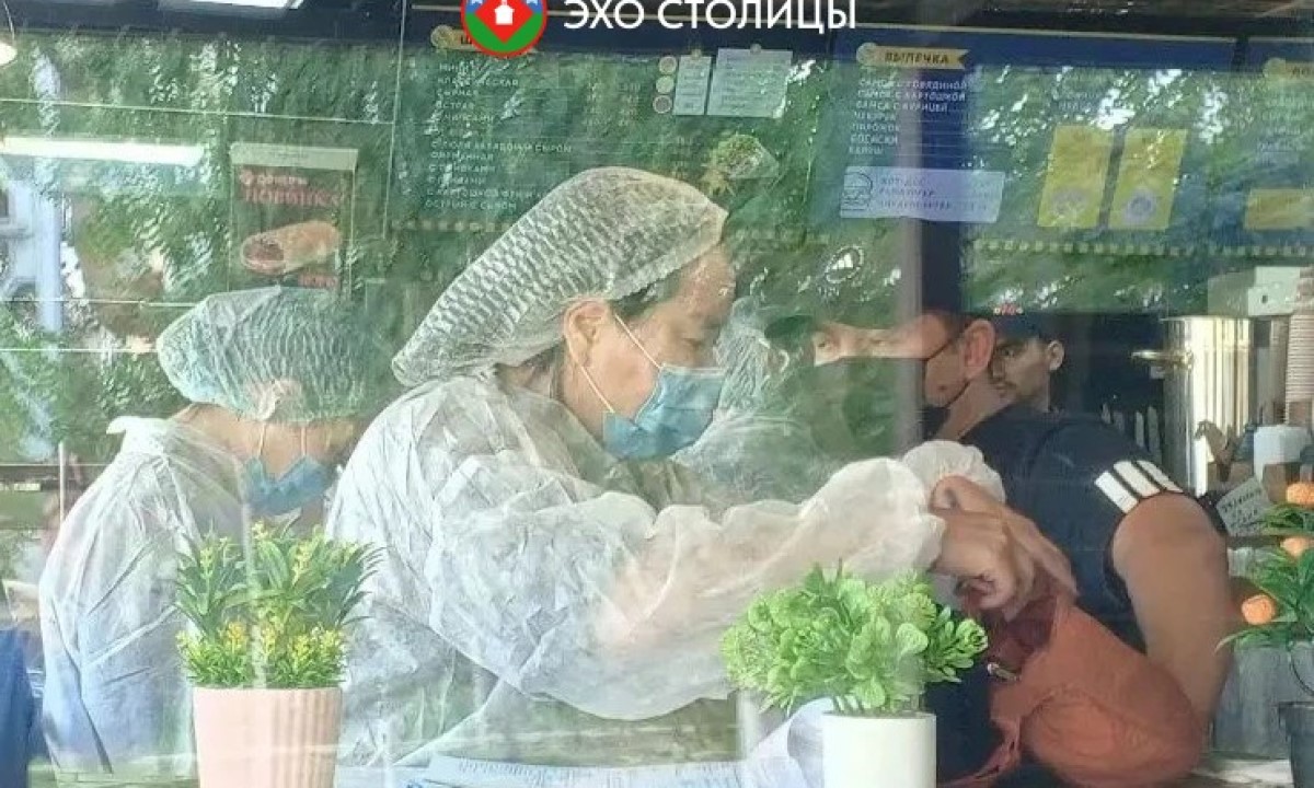Десять человек, в том числе шестеро детей, отравились шаурмой
