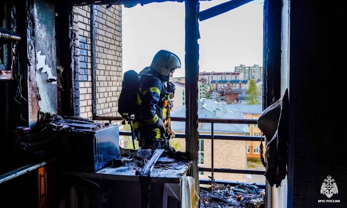 В Петрозаводске снова загорелась многоэтажка, где уже был страшный пожар три месяца назад