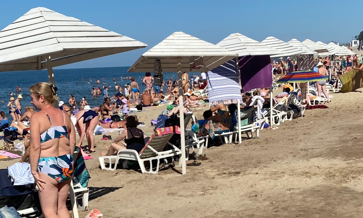 На южном курорте запретили плавать в море из-за возможных атак дронов