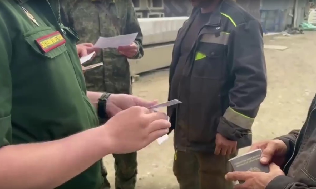 Военные провели очередной рейд в Петрозаводске: нарушителей отправили в военкомат
