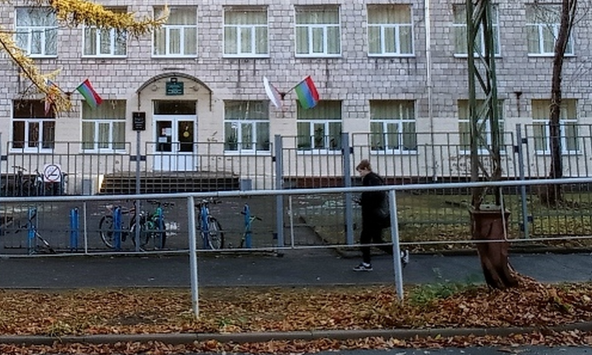 С 1 сентября в школах запретят пользоваться мобильными телефонами