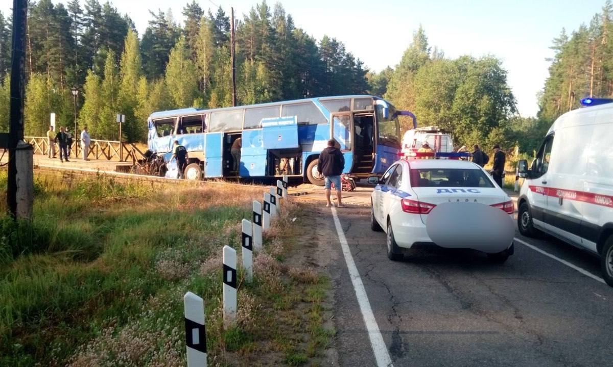 Водителю автобуса, попавшему под поезд в Карелии, вынесен приговор