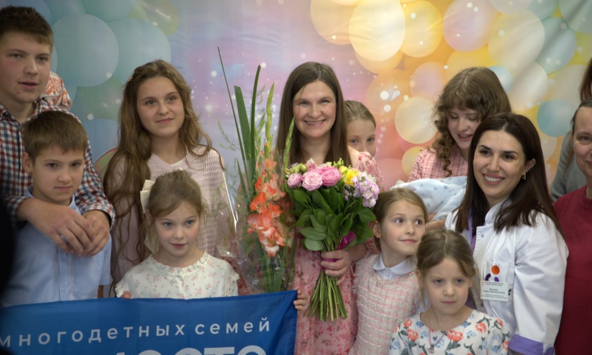 44-летняя женщина родила 17-го ребенка: ее старшей дочери 22 года