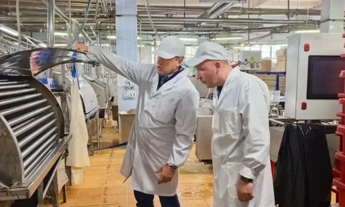 Директор торговой сети «Олония» посетил Олонецкий молочный комбинат