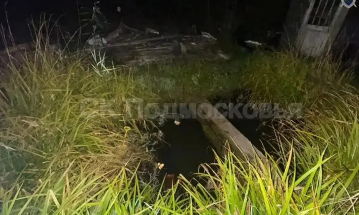 Трехлетний мальчик утонул в яме с водой возле дома