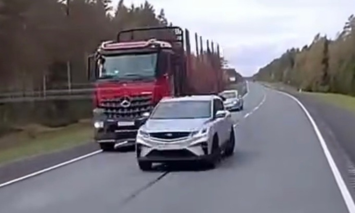 Наглый водитель чуть не устроил массовую аварию в Карелии
