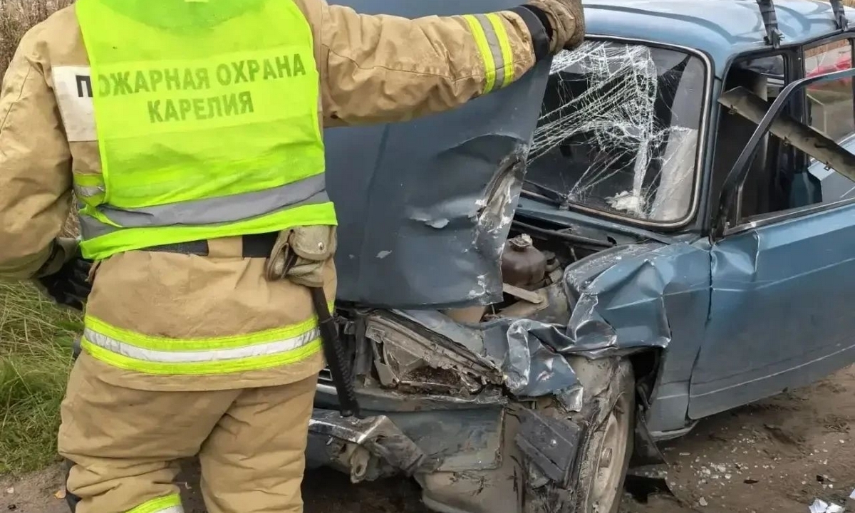 В Карелии два автомобиля столкнулись на проселочной дороге