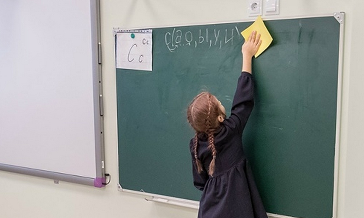 Объяснено, когда родителям пора перестать делать уроки вместе с ребенком