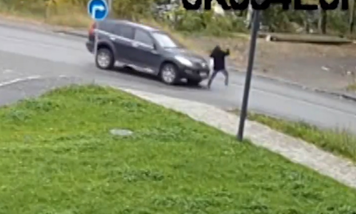 В Петрозаводске сбили пешехода, побежавшего через дорогу