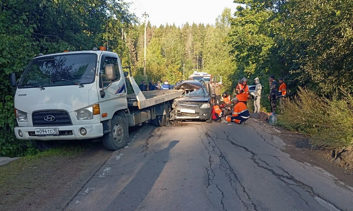 В Карелии ослепленный солнцем водитель устроил страшную аварию: пострадали пять человек