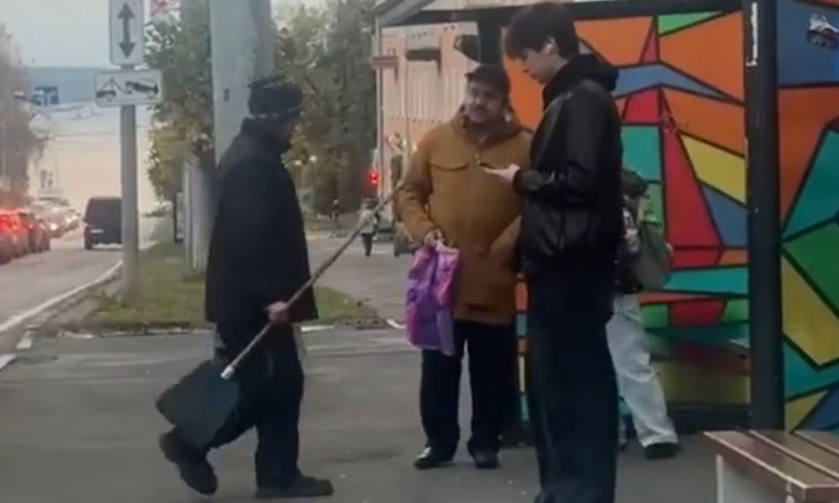 «До добра это не доведет!» Мужчина с метлой снова терроризирует жителей Петрозаводска: он преследовал девочку