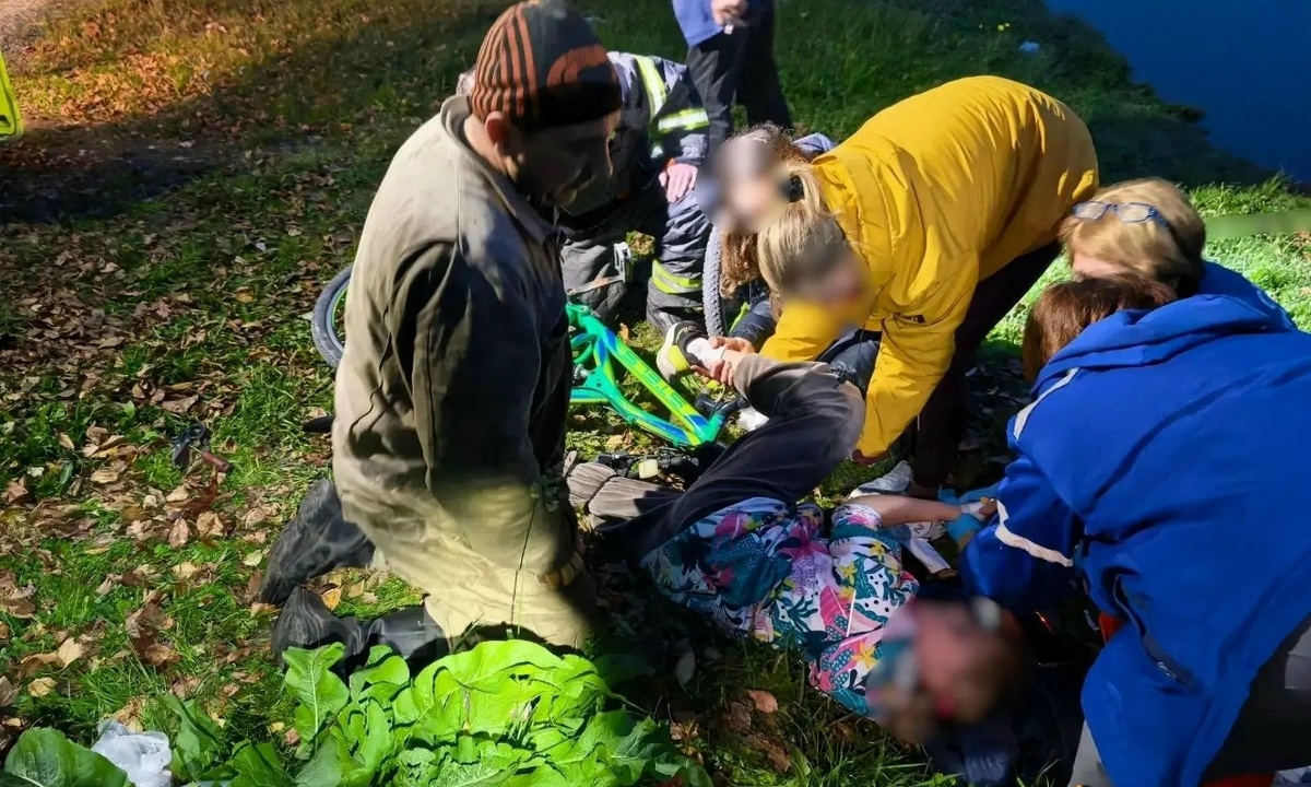 «Кричала от боли». В Карелии рычаг велосипеда впился в девочку