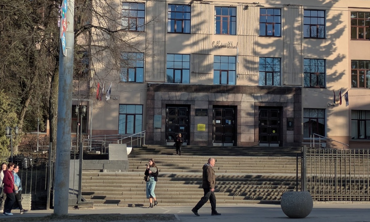 В Петрозаводске студентка-медик, бросившая вуз из-за проблем со здоровьем, получила крупный штраф