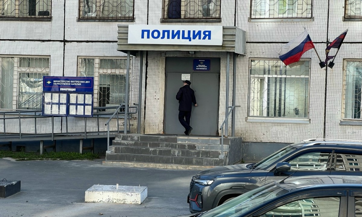 Мертвого мужчину нашли недалеко от отдела полиции в Петрозаводске
