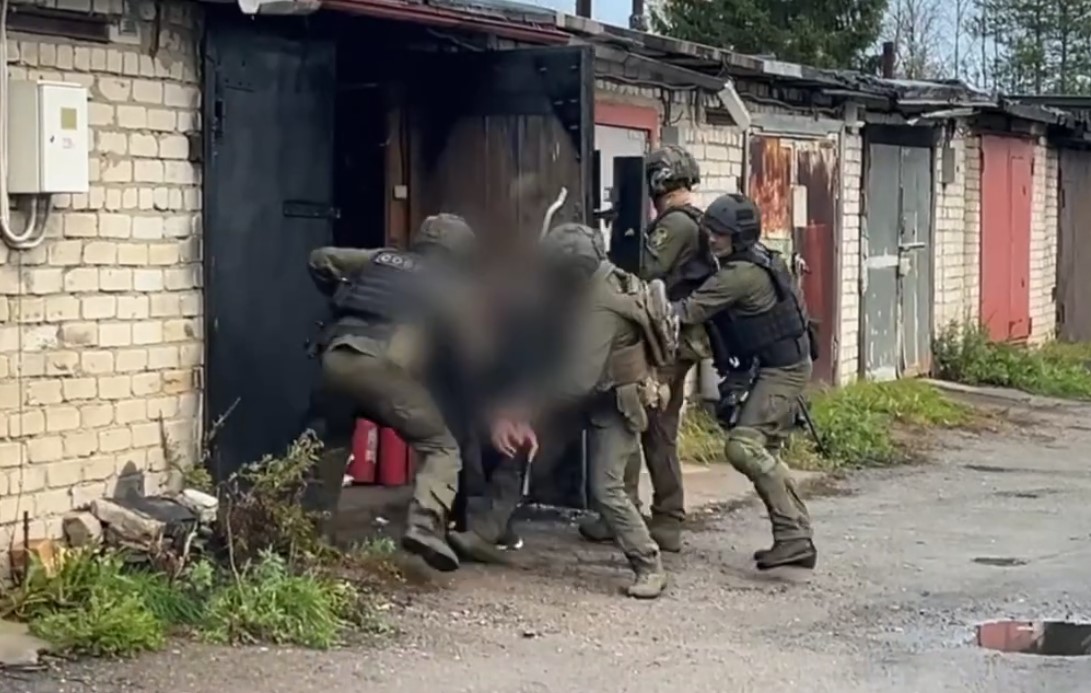В Карелии задержали мужчину, который устроил стрельбу в гаражном кооперативе