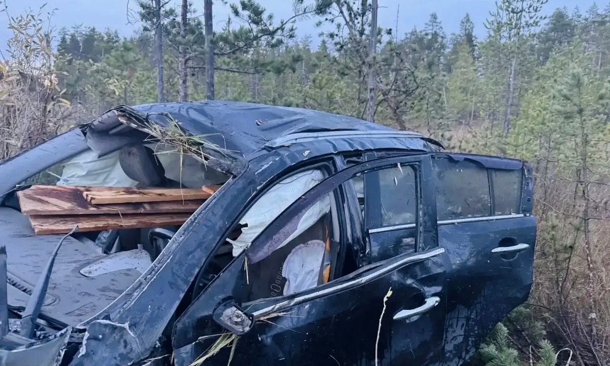 В Карелии машина с досками в салоне попала в страшную аварию