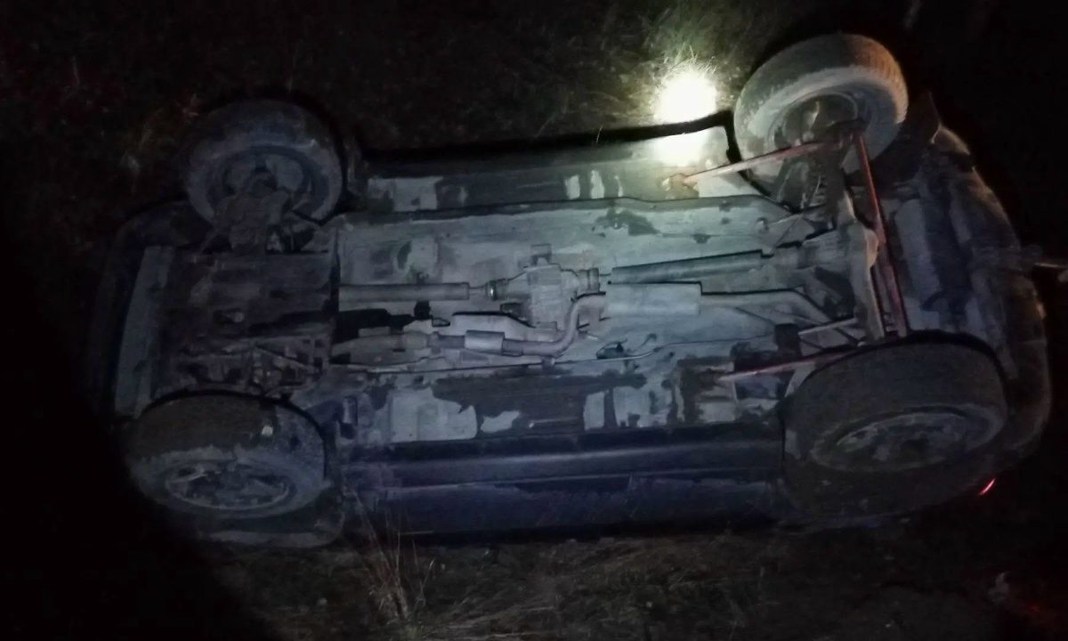 В Карелии водитель выбрался из перевернувшейся машины и сбежал