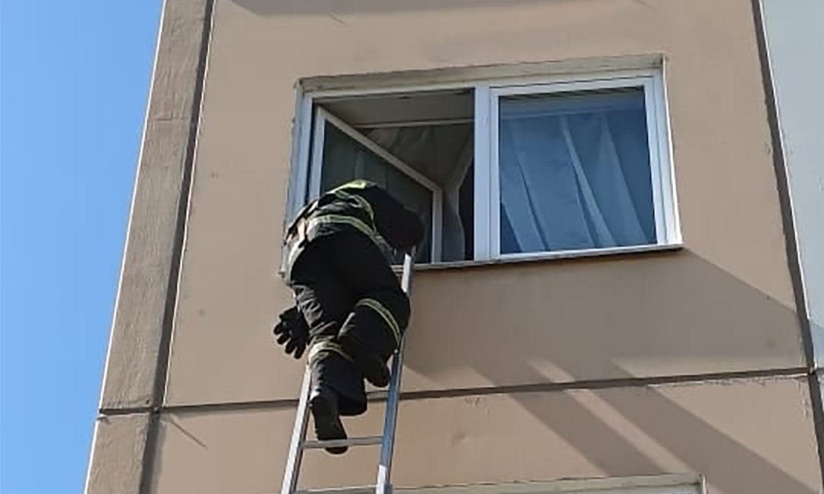Мужчина спас из пожара водку вместо возлюбленной