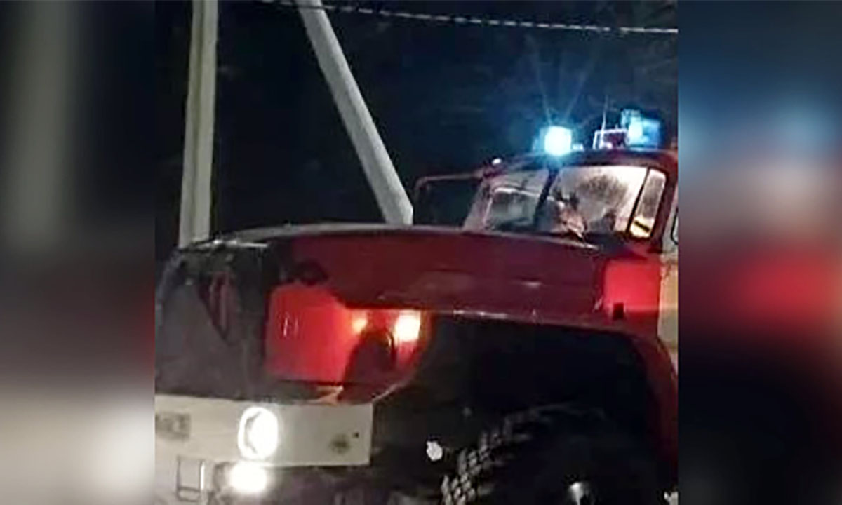 В Карелии из-за полыхающего в гараже автомобиля загорелся соседний дом