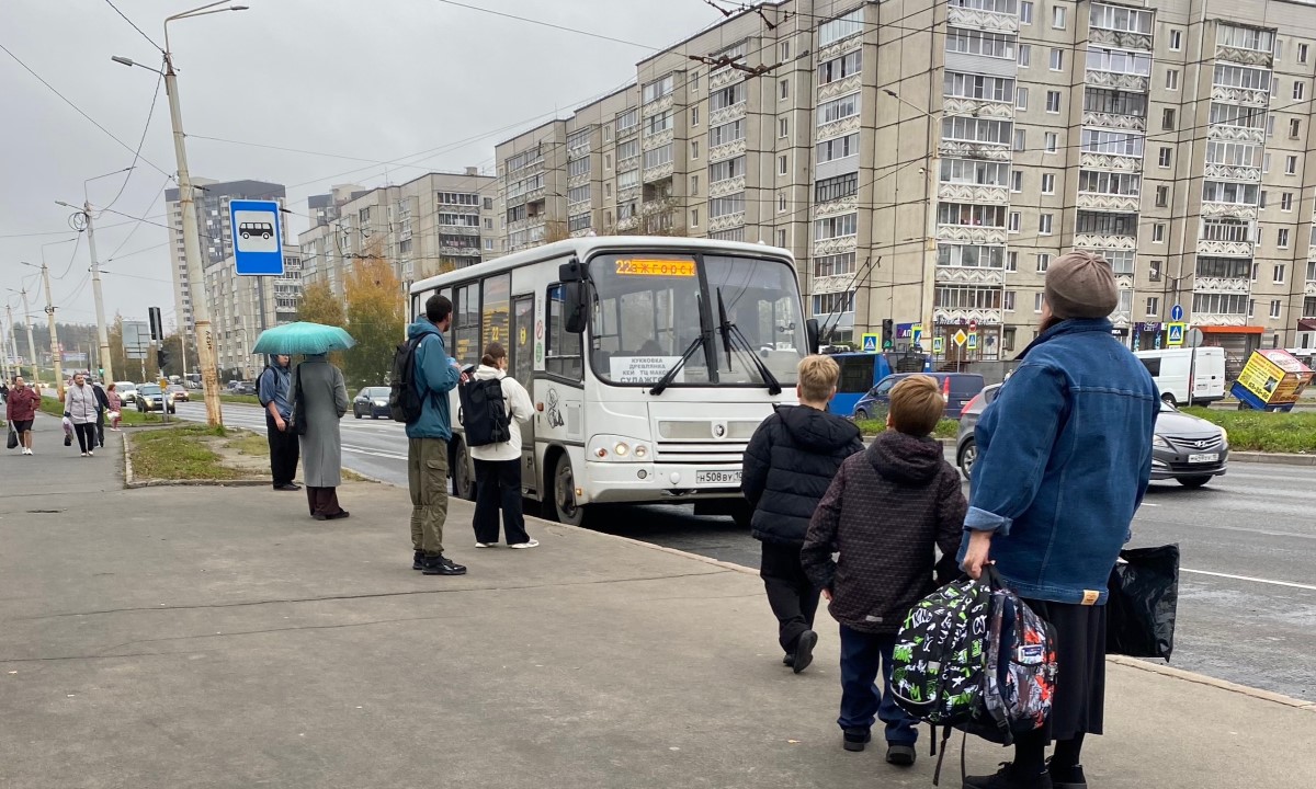 «Кошмар по утрам». Жители Петрозаводска по часу стоят в пробках после изменения маршрутов общественного транспорта