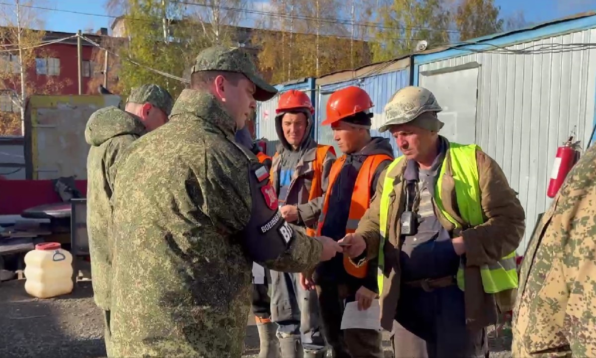 В Петрозаводске прошел рейд на стройплощадках: двух мужчин доставили в военкомат