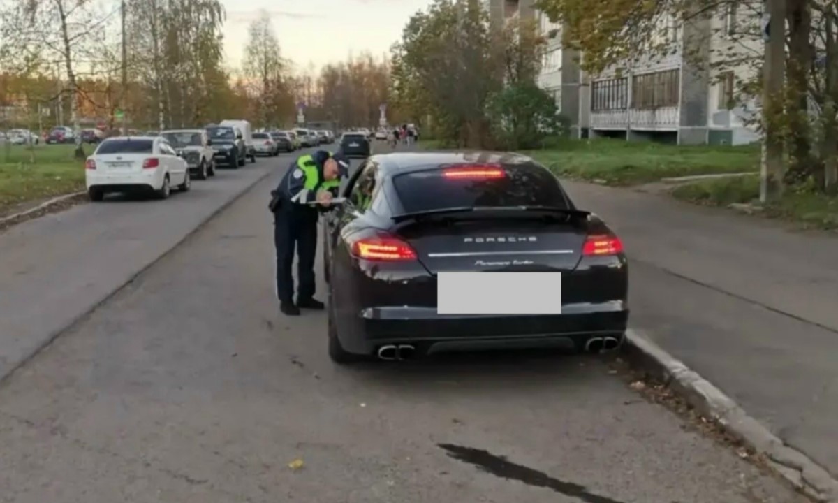 В Петрозаводске водитель Porsche рисковал жизнью ребенка